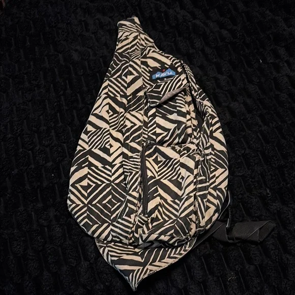 Kavu | Other | Kavu Black And Tan Backpack With Geometric  display picture 3